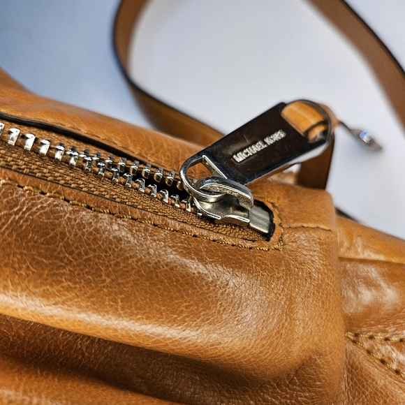 Michael Kors Devon Large Handbag Brown Patent Leather - Picture 10 of 16